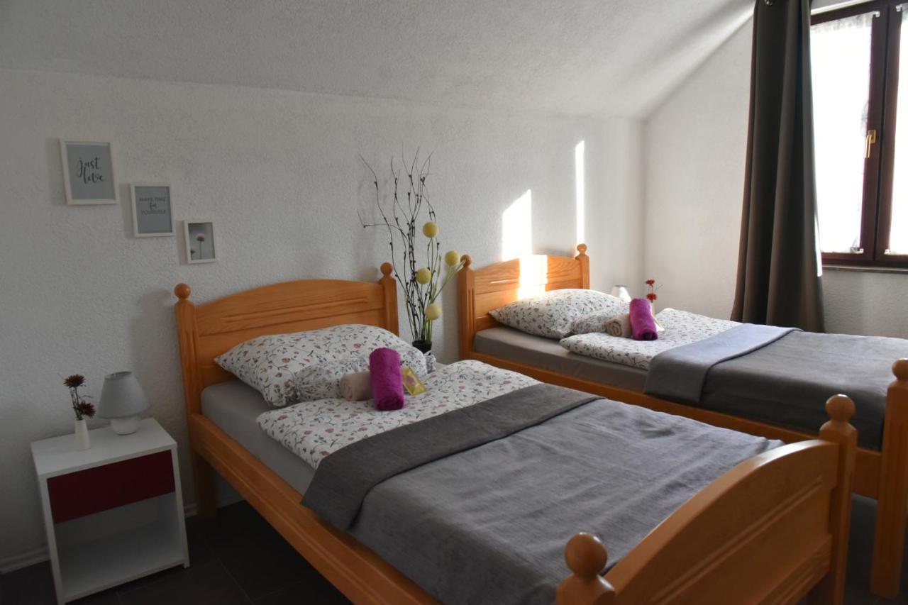 Apartment Bobic Licko Petrovo Selo Kültér fotó