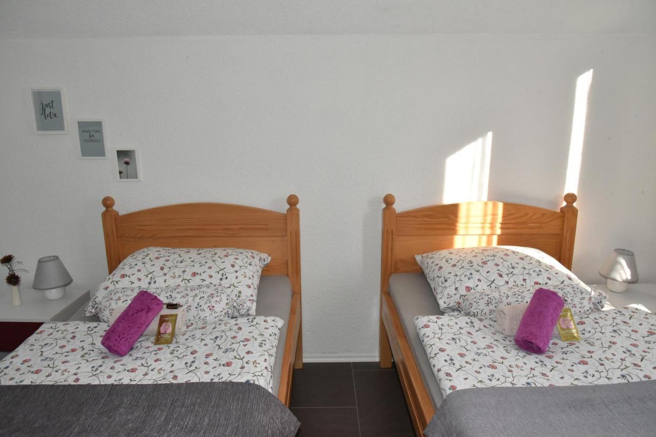 Apartment Bobic Licko Petrovo Selo Kültér fotó