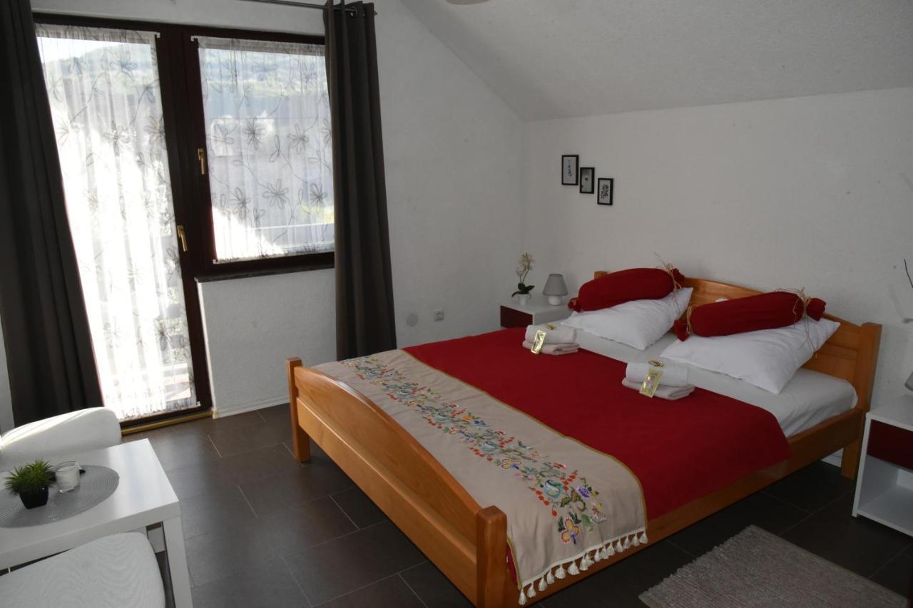 Apartment Bobic Licko Petrovo Selo Kültér fotó