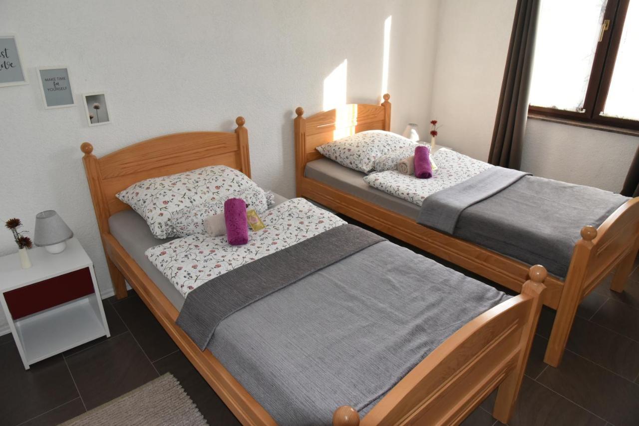 Apartment Bobic Licko Petrovo Selo Kültér fotó