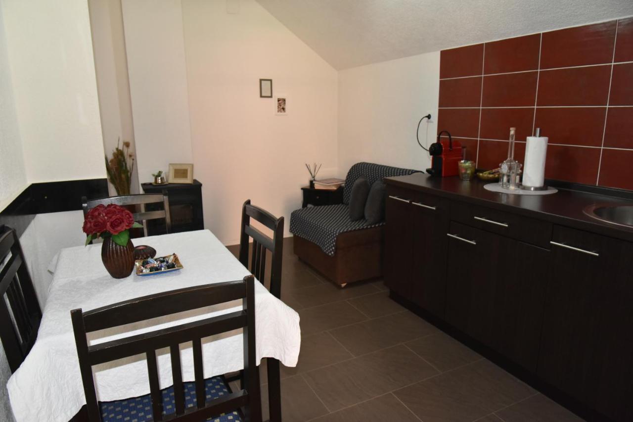 Apartment Bobic Licko Petrovo Selo Kültér fotó