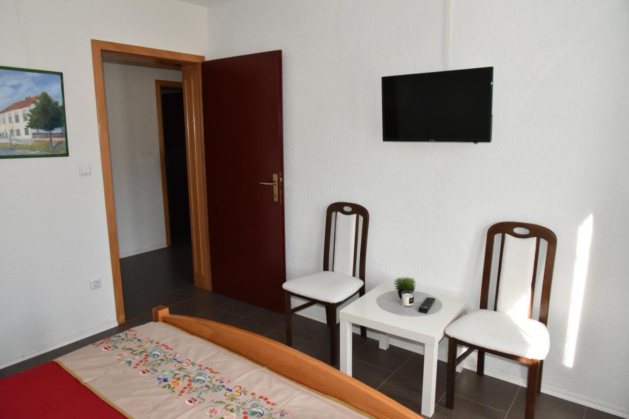 Apartment Bobic Licko Petrovo Selo Kültér fotó