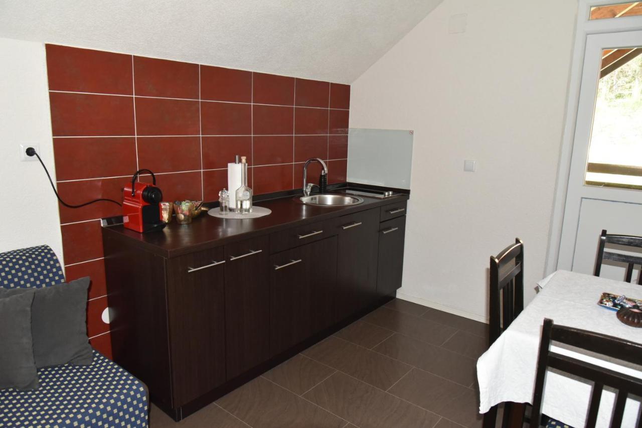Apartment Bobic Licko Petrovo Selo Kültér fotó