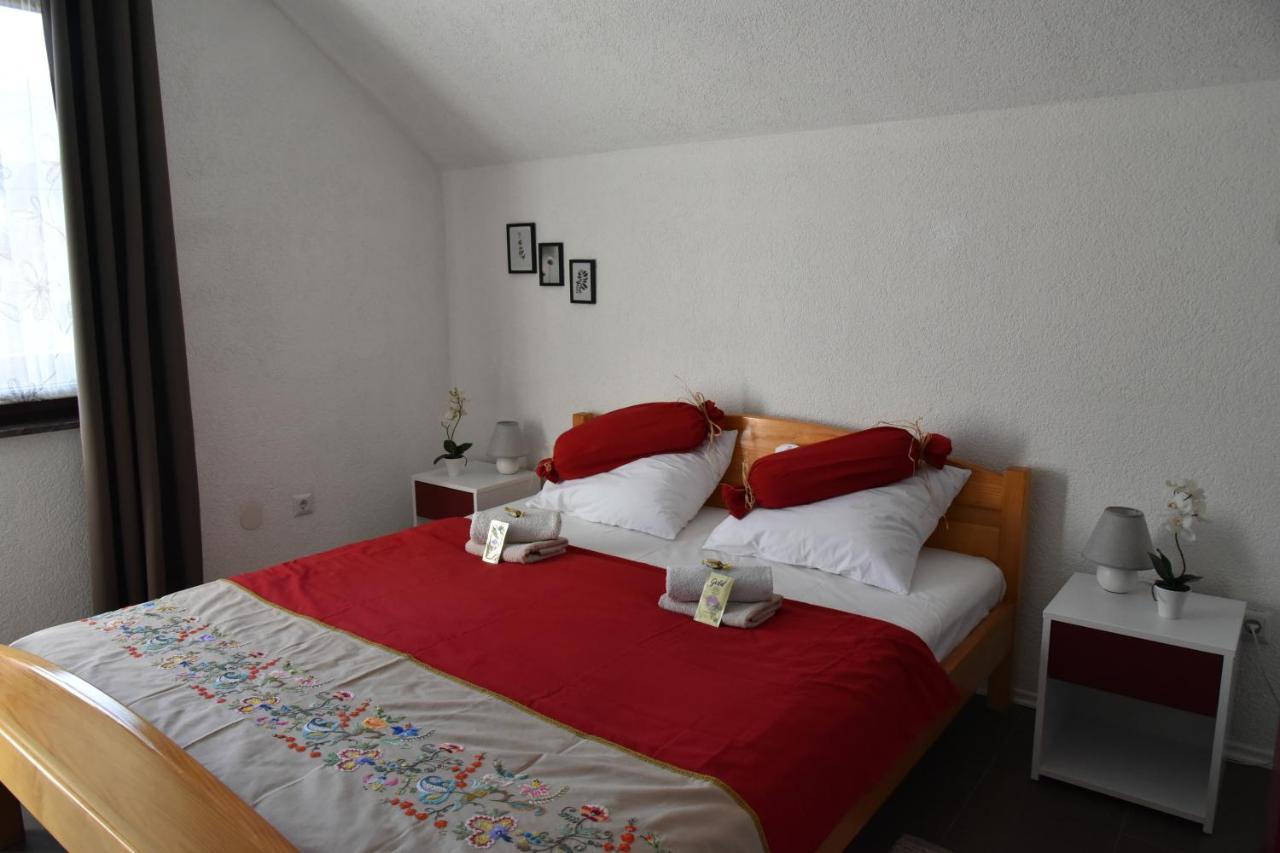 Apartment Bobic Licko Petrovo Selo Kültér fotó