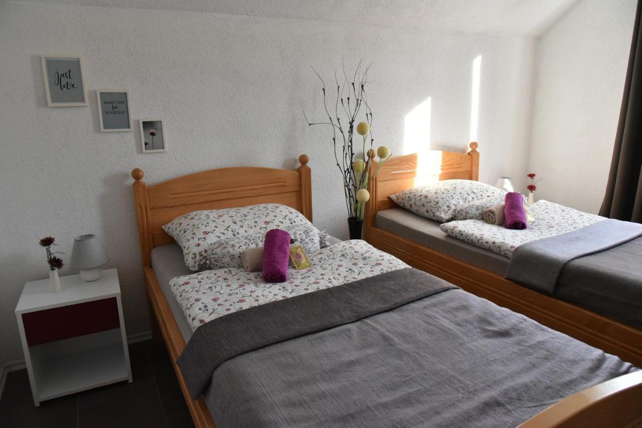 Apartment Bobic Licko Petrovo Selo Kültér fotó