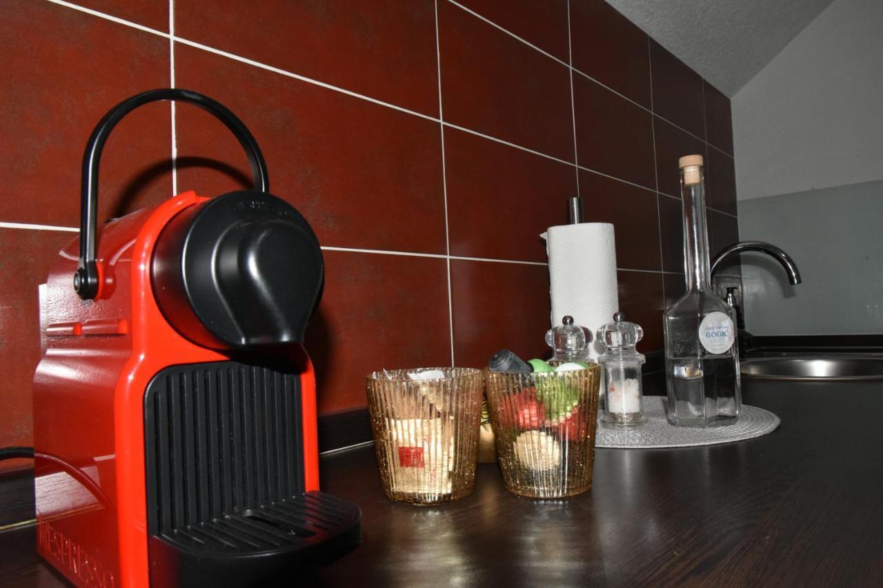 Apartment Bobic Licko Petrovo Selo Kültér fotó