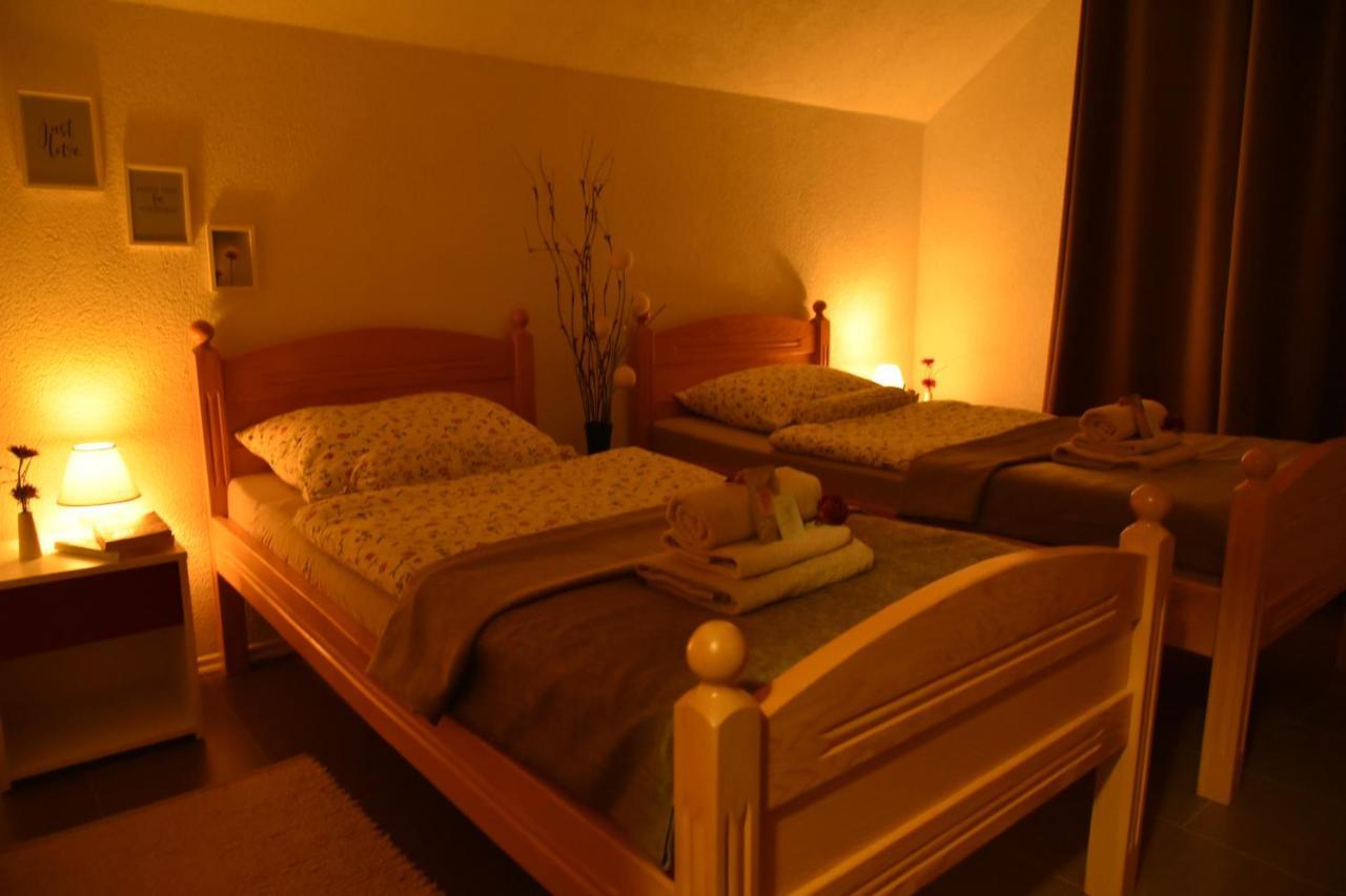 Apartment Bobic Licko Petrovo Selo Kültér fotó